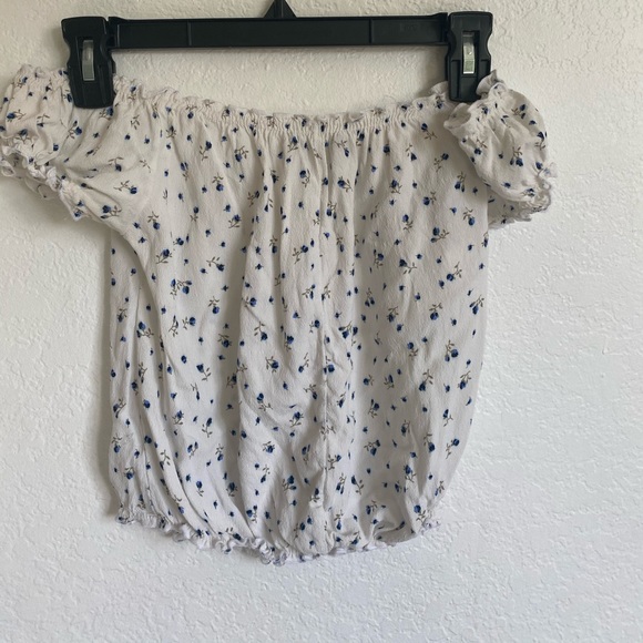 Brandy Melville off the shoulder top - Picture 4 of 5